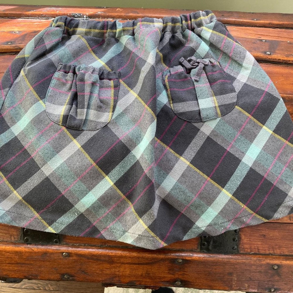 Little Girls Plaid Skirt (Size 6)